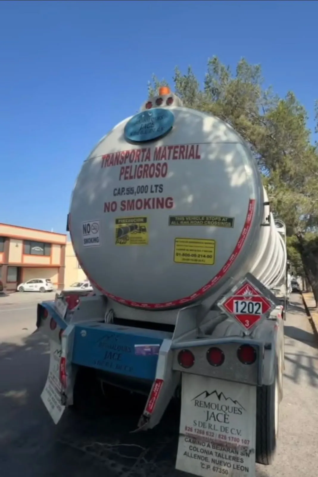Aseguran pipa con combustible en carretera de Coahuila