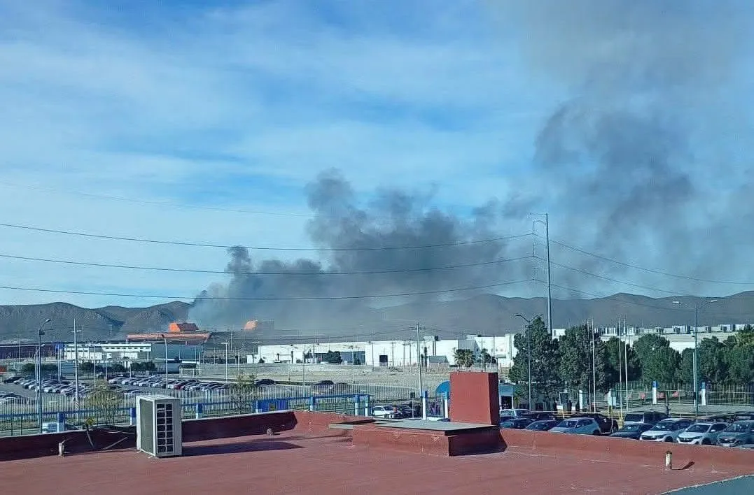 Explosión en pipa sacude parque industrial en Ramos Arizpe