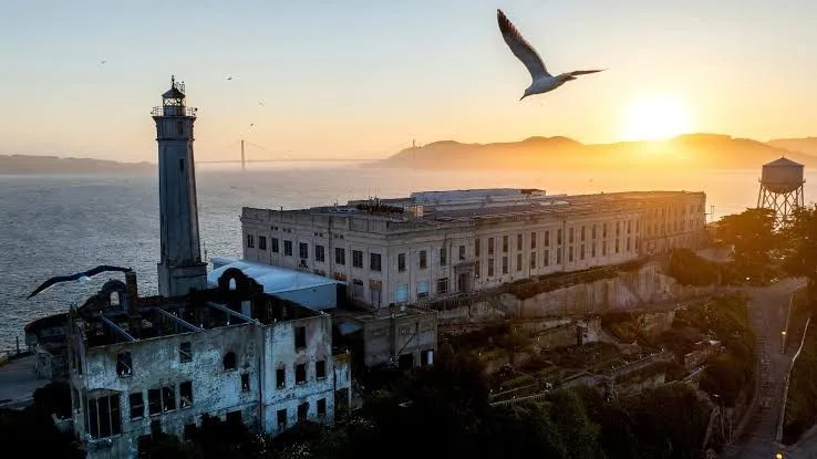 Alcatraz se prepara para reabrir: autoridades federales inspeccionan la histórica prisión