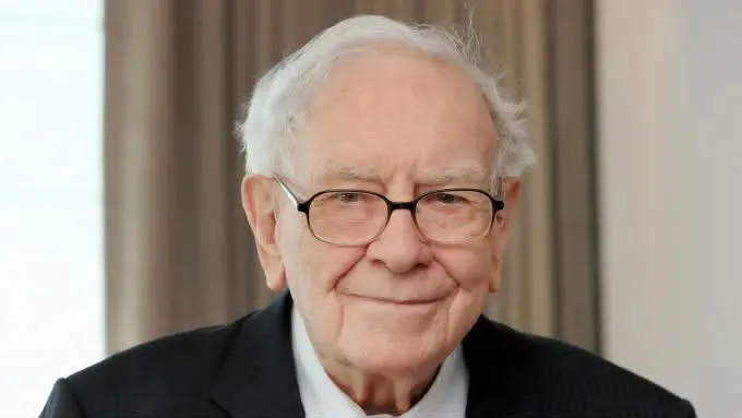 Warren Buffett cierra una era y deja la presidencia de Berkshire Hathaway