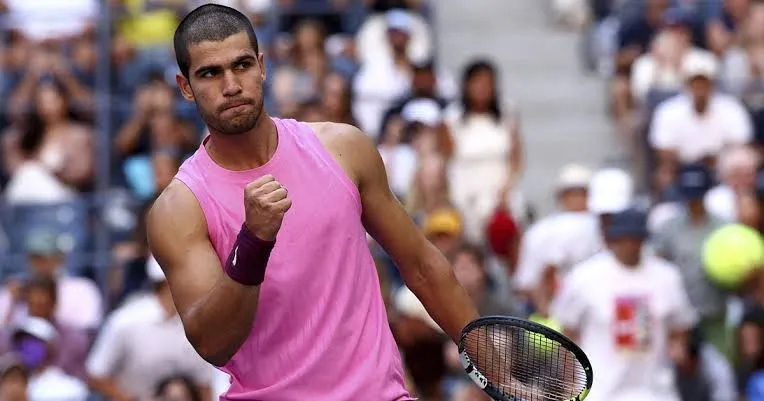 Carlos Alcaraz avanza a cuartos de final del US Open tras vencer a Rinderknech