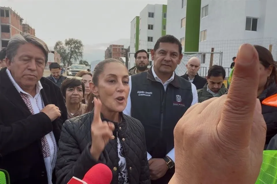 Abuchean a Alejandro Armenta durante visita de Sheinbaum en Puebla por proyecto de recicladora