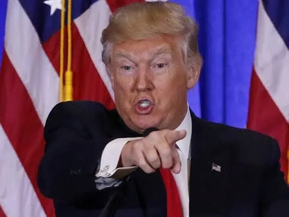 Trump manda callar a periodista australiano en plena conferencia