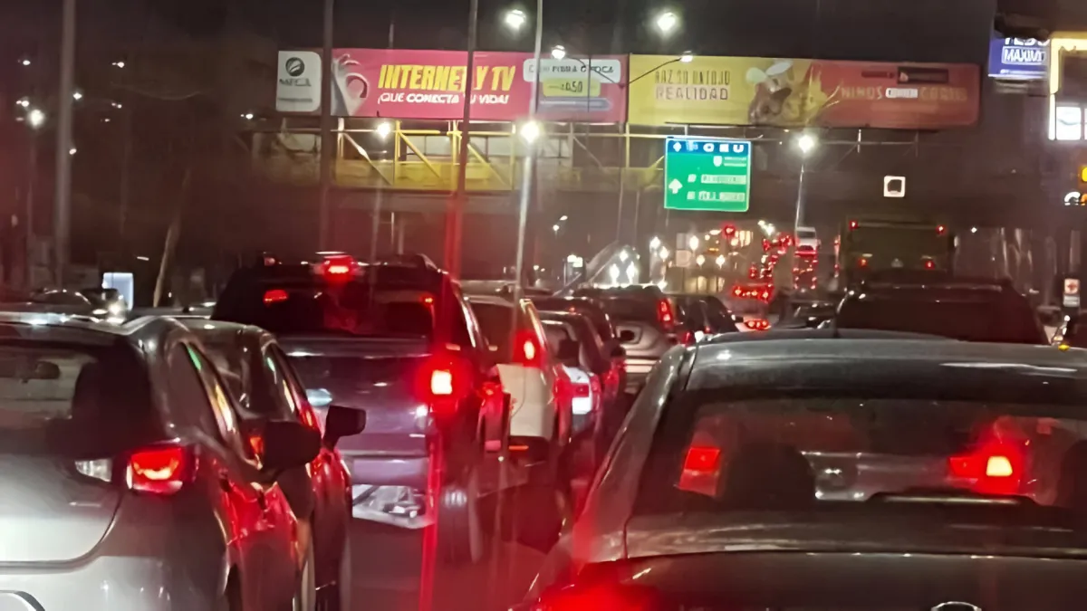 Carambola en la Avenida Gonzalitos Causa Colapso Vial y Deja un Lesionado