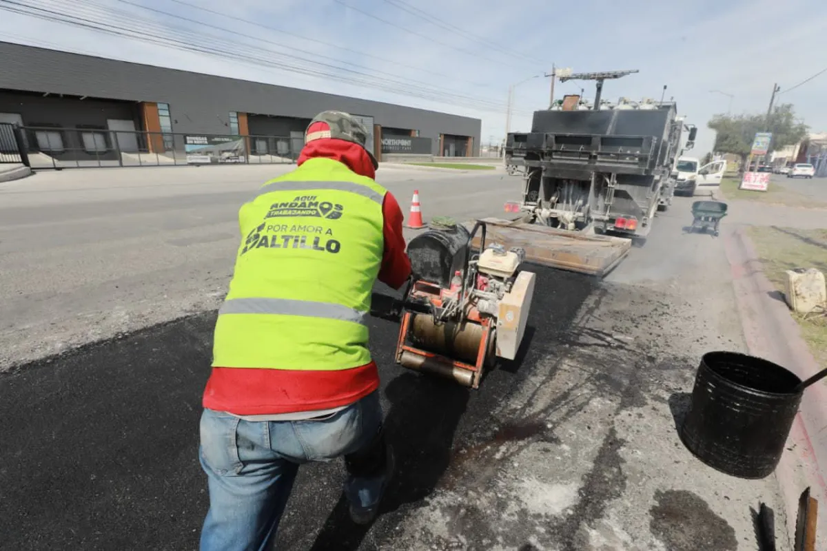 Saltillo acelera bacheo y renueva Isidro López