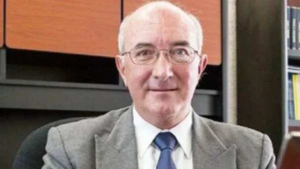 Detienen en el AICM a sacerdote de los Legionarios de Cristo por abuso sexual a menor