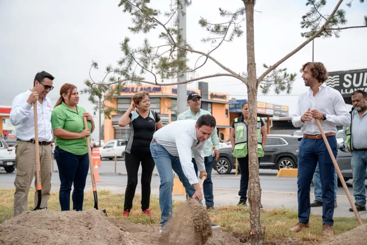Javier Díaz alcanza la meta de 10 mil árboles plantados en Saltillo