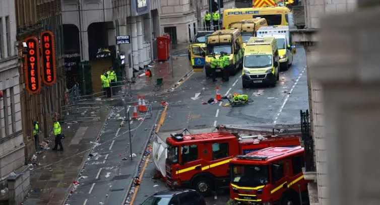 Atropello masivo durante festejos del Liverpool deja 27 heridos, incluidos cuatro niños