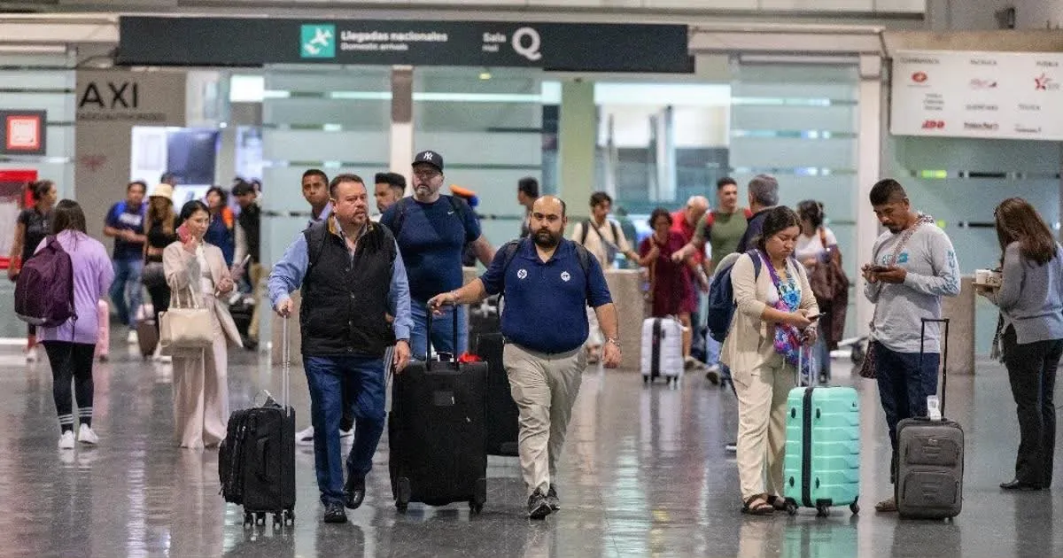 Turistas extranjeros pagarían más para entrar a México en 2027