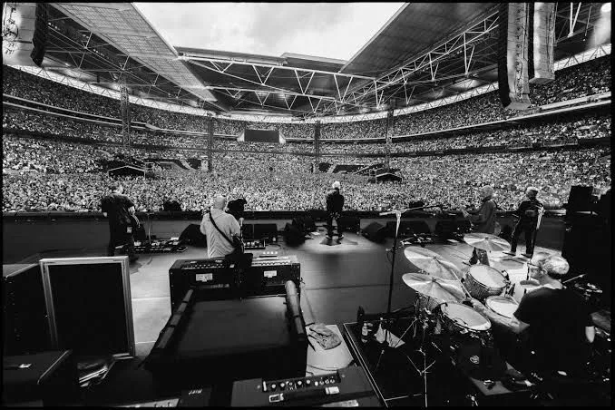 Muere hombre tras caer de una grada en concierto de Oasis en Wembley