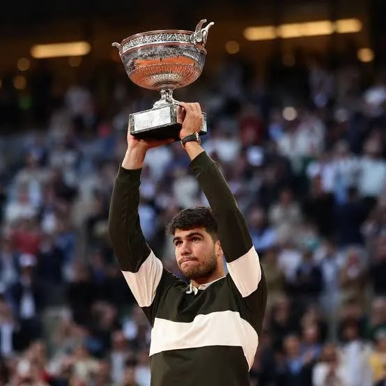 Carlos Alcaraz conquista Roland Garros tras una final de alto impacto