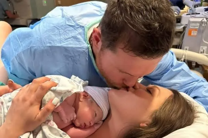 Saúl ‘Canelo’ Álvarez celebra el nacimiento de su quinta hija, Eva Victoria
