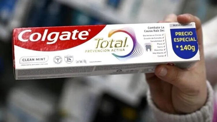 Cofepris ordena retiro de Colgate Total Clean Mint por posibles reacciones adversas