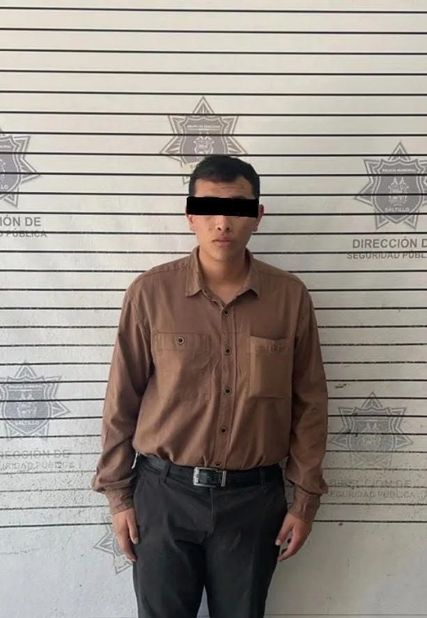 Detienen en Saltillo a joven por grafitear cinco vehículos en Valle de las Flores