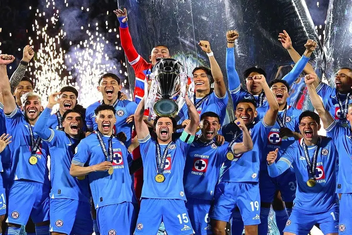 Cruz Azul arrasa en CU y se corona campeón de Concacaf