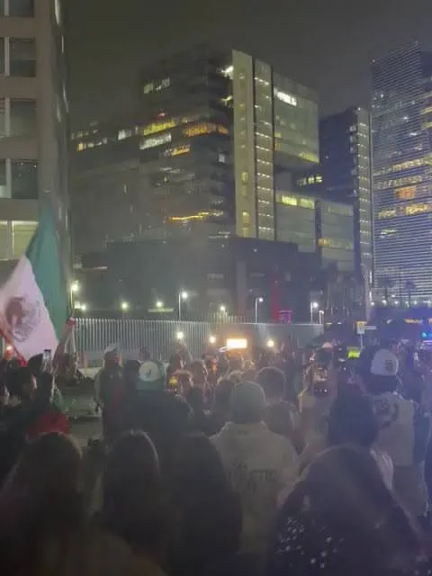 Afición mexicana arma serenata frente al hotel de Ecuador previo al duelo de Dieciseisavos