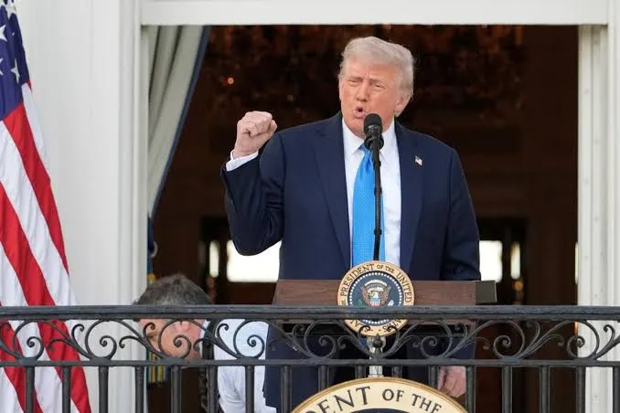 Corte Suprema de EE.UU. avala a Trump para despedir a más de mil empleados del Departamento de Educación