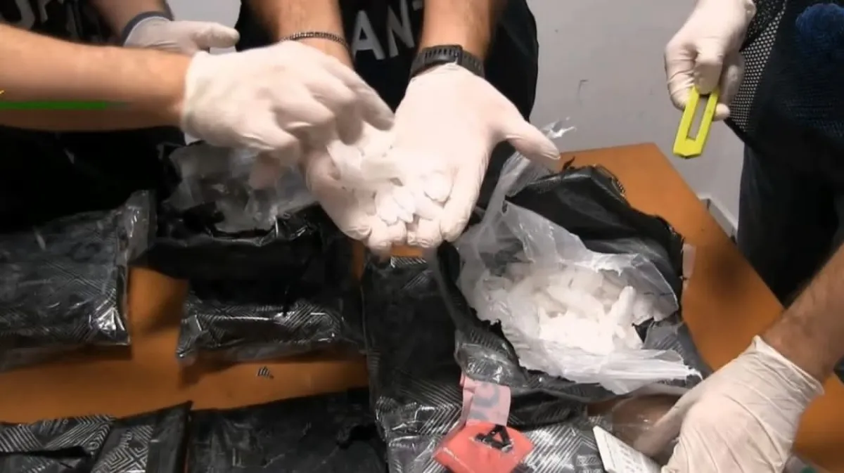 Detienen en Roma a dos viajeros procedentes de Monterrey con 17 kilos de metanfetamina