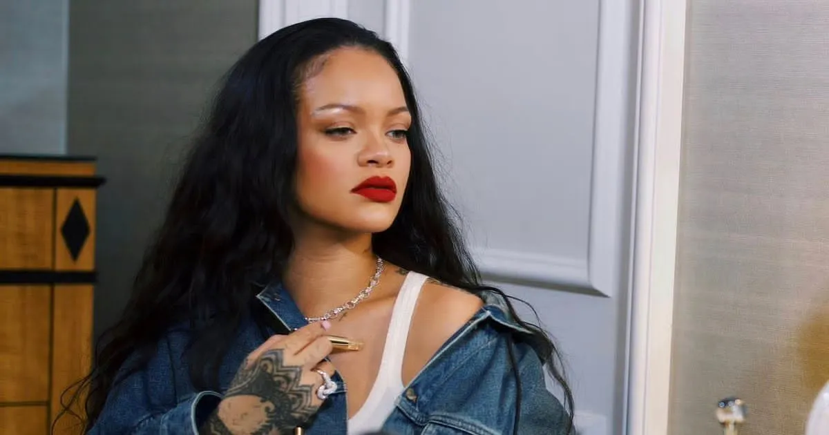 Identifican a mujer detenida por disparar contra la casa de Rihanna en Beverly Hills