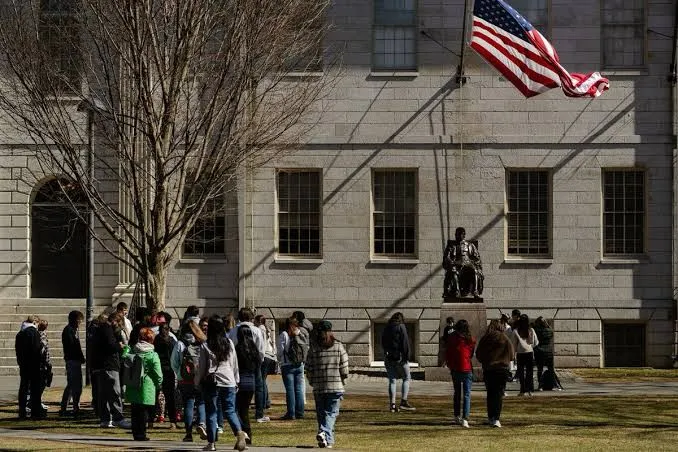 Trump amenaza con quitarle beneficios fiscales a Harvard: “Es lo que se merecen”