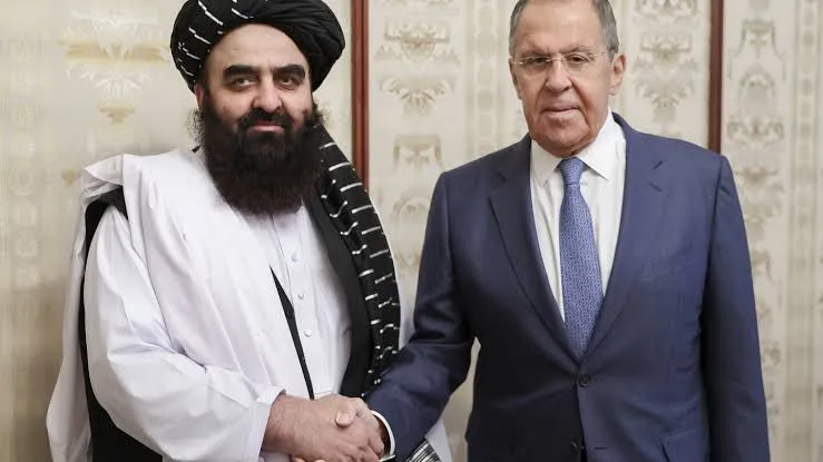 Rusia reconoce oficialmente a los talibanes como gobierno legítimo de Afganistán