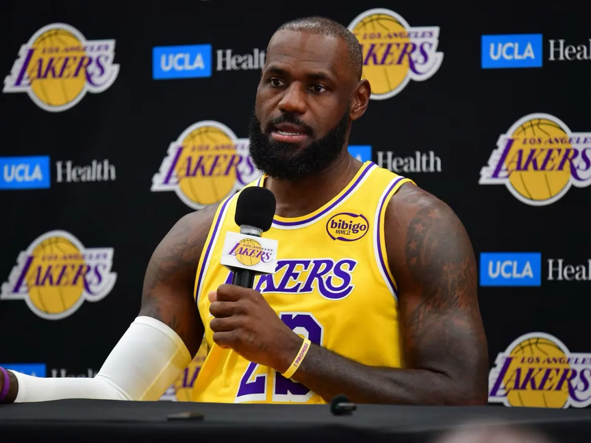 LeBron James es demandado por aficionado de los Lakers