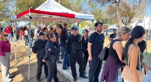 Vacunación preventiva congrega a cientos de vecinos en parque de la colonia Contry