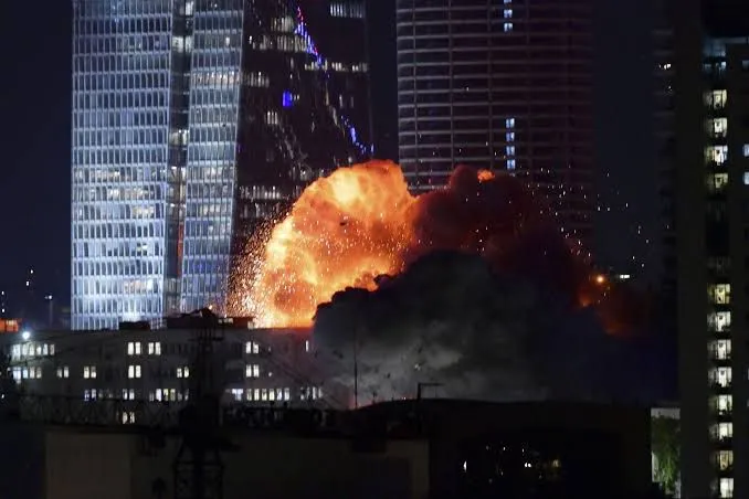 “Hasta el amanecer”: Israel intensifica ataques y prolonga emergencia total