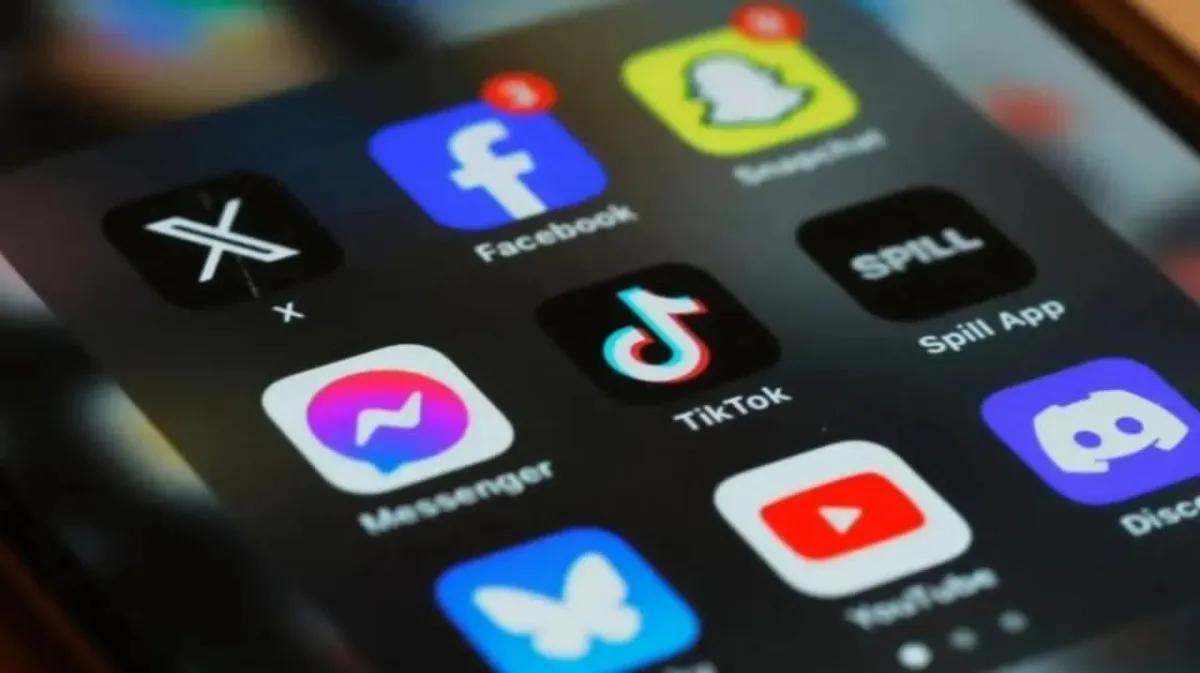 Avanza iniciativa para restringir redes sociales a menores de 15 años sin supervisión parental