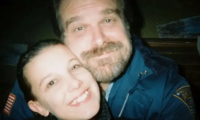 Millie Bobby Brown denuncia por acoso al actor David Harbour previo al rodaje de la última temporada de “Stranger Things”