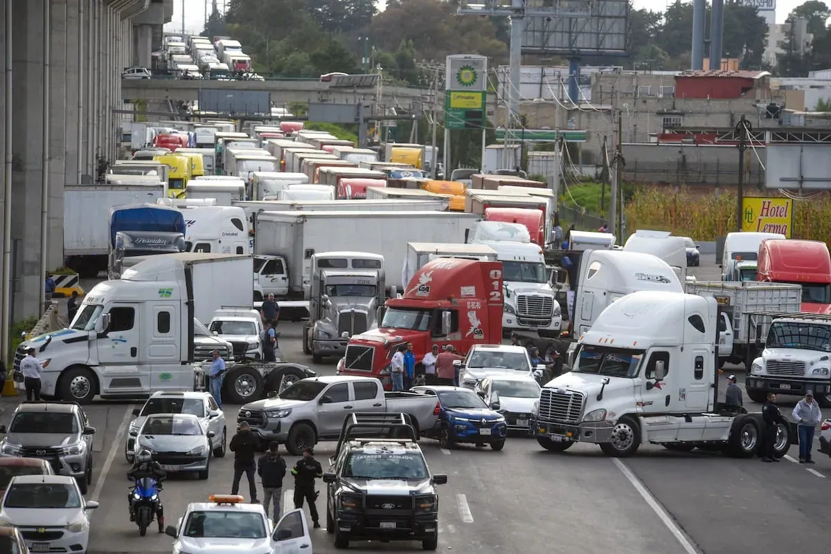 Transportistas mantienen protestas en México y exigen frenar robos y extorsiones