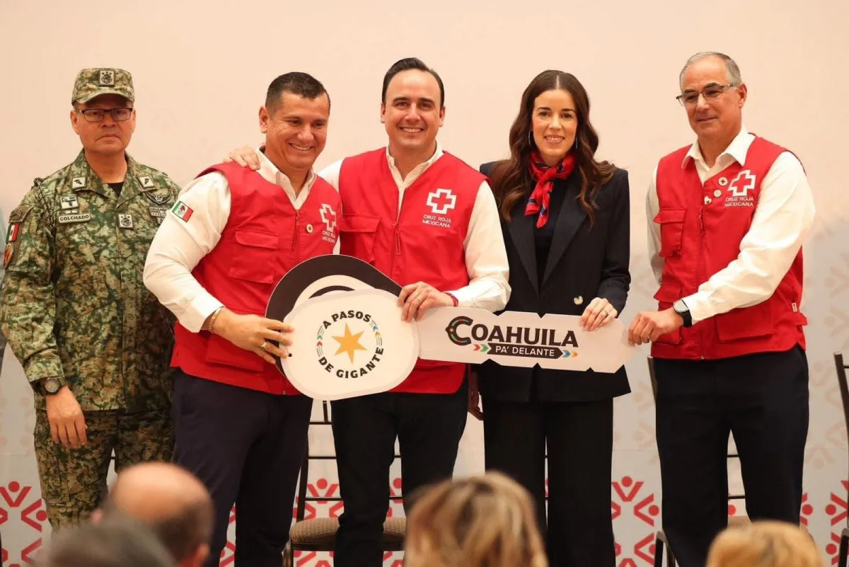 Entregan ambulancias y arrancan colecta anual de la Cruz Roja