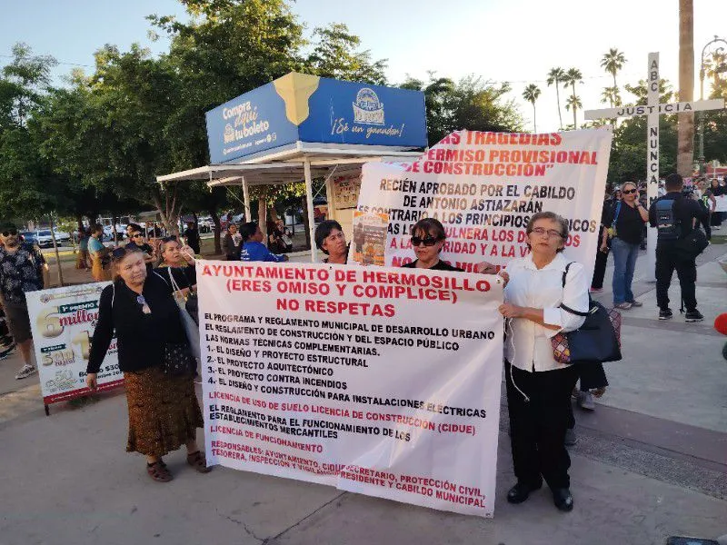 Marcha en Hermosillo exige justicia por víctimas del incendio en tienda