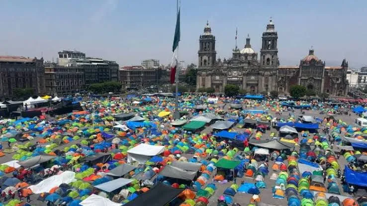 Continúa Tensión en CDMX: Sección 22 bloquea Reforma mientras continúa plantón en el Zócalo