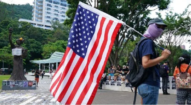 Redadas migratorias obligan a cancelar celebraciones del 4 de julio en varias ciudades de Los Ángeles