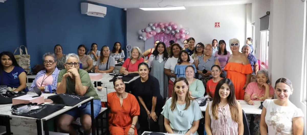 DIF San Pedro realiza taller de automaquillaje