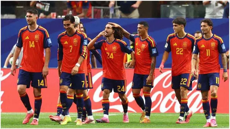 España golea 4-0 a Arabia Saudita y toma el liderato del Grupo H