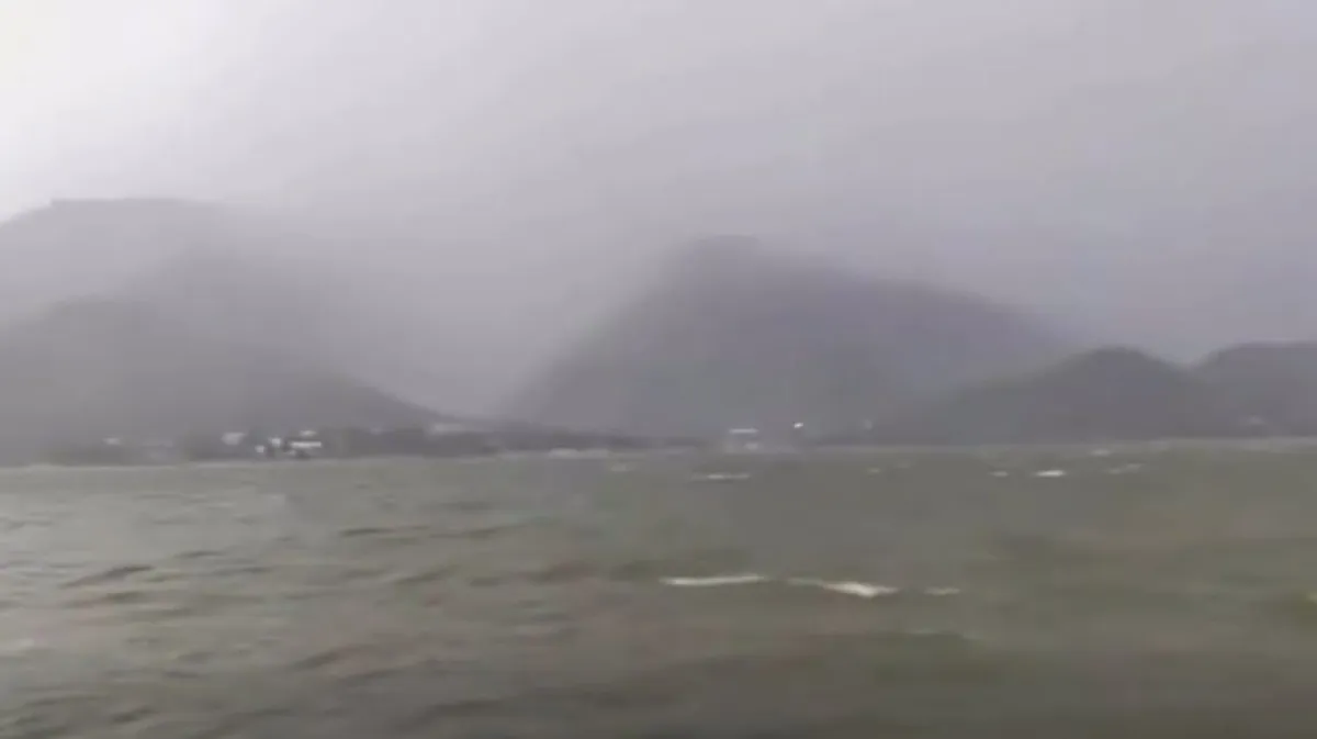 Lluvias y fuertes vientos generan más de 100 reportes de emergencia en Nuevo León