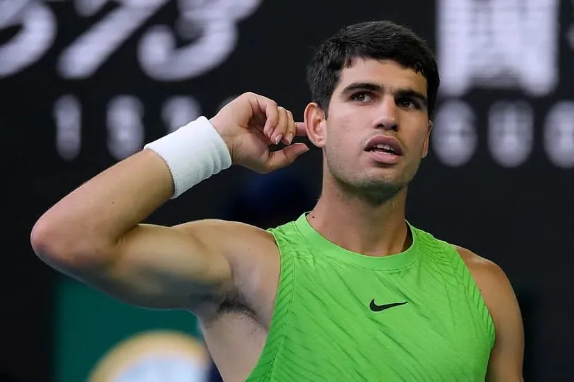 Alcaraz sobrevive a un duelo histórico y avanza a la final del Abierto de Australia