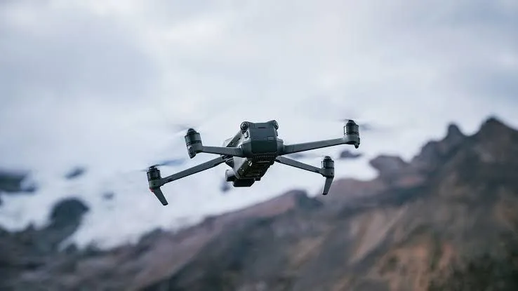 Conductor de Fox News asegura que la CIA opera drones de vigilancia en México, en contraste con postura oficial mexicana