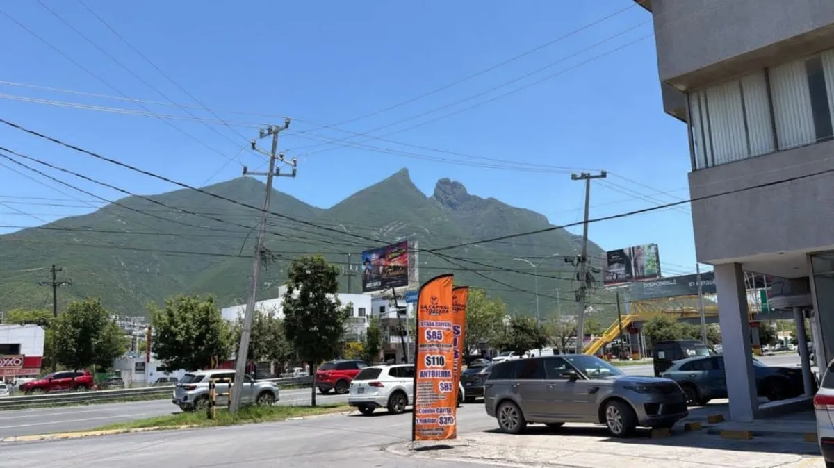 Golpea calor extremo a Monterrey; registran temperaturas de hasta 44 grados
