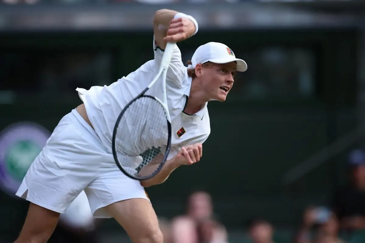 Sinner sigue imparable y avanza por quinta vez consecutiva a Cuartos de Final en Wimbledon