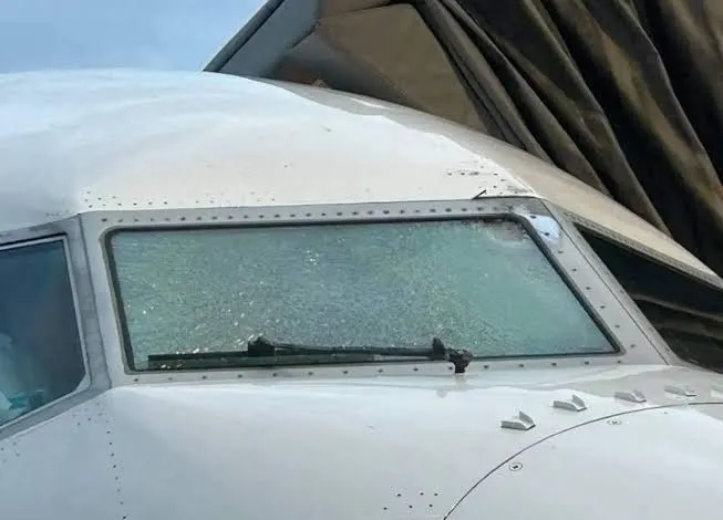 Avión aterriza de emergencia en Utah tras quebrarse el parabrisas en pleno vuelo