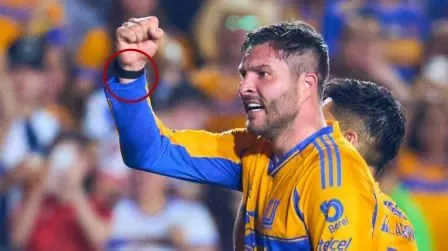 Gignac desata debate por usar dispositivo en la muñeca durante el Clásico Regio