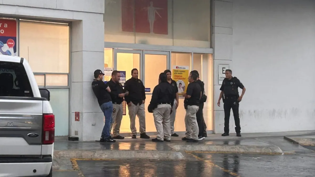Roban $800 mil de camioneta tras cristalazo en San Pedro