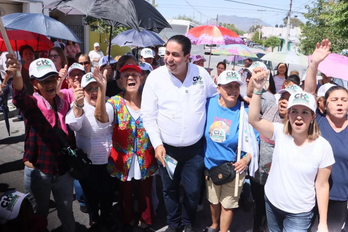 Chema Morales arranca campaña tocando puertas en Ramos Arizpe