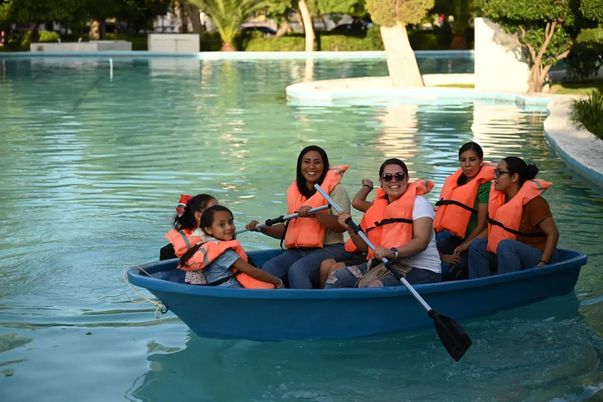 Luly y Javier inauguran el programa “Paseo con Amor” en la Alameda Zaragoza de Saltillo