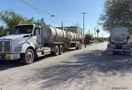 Aseguran pipas con 30 mil litros de combustible ilegal que entró de EU a Coahuila