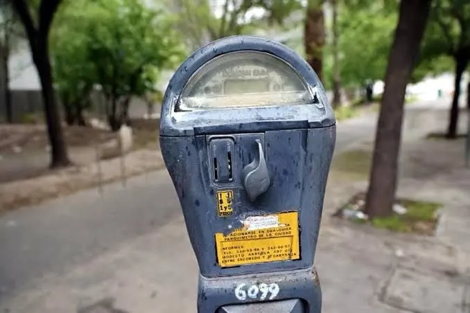 Parquímetros de Monterrey podrían aumentar su tarifa de 2.5 pesos por hora a 10 pesos