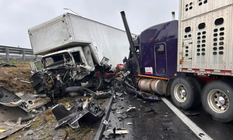 Muere padre de familia tras choque con tráiler